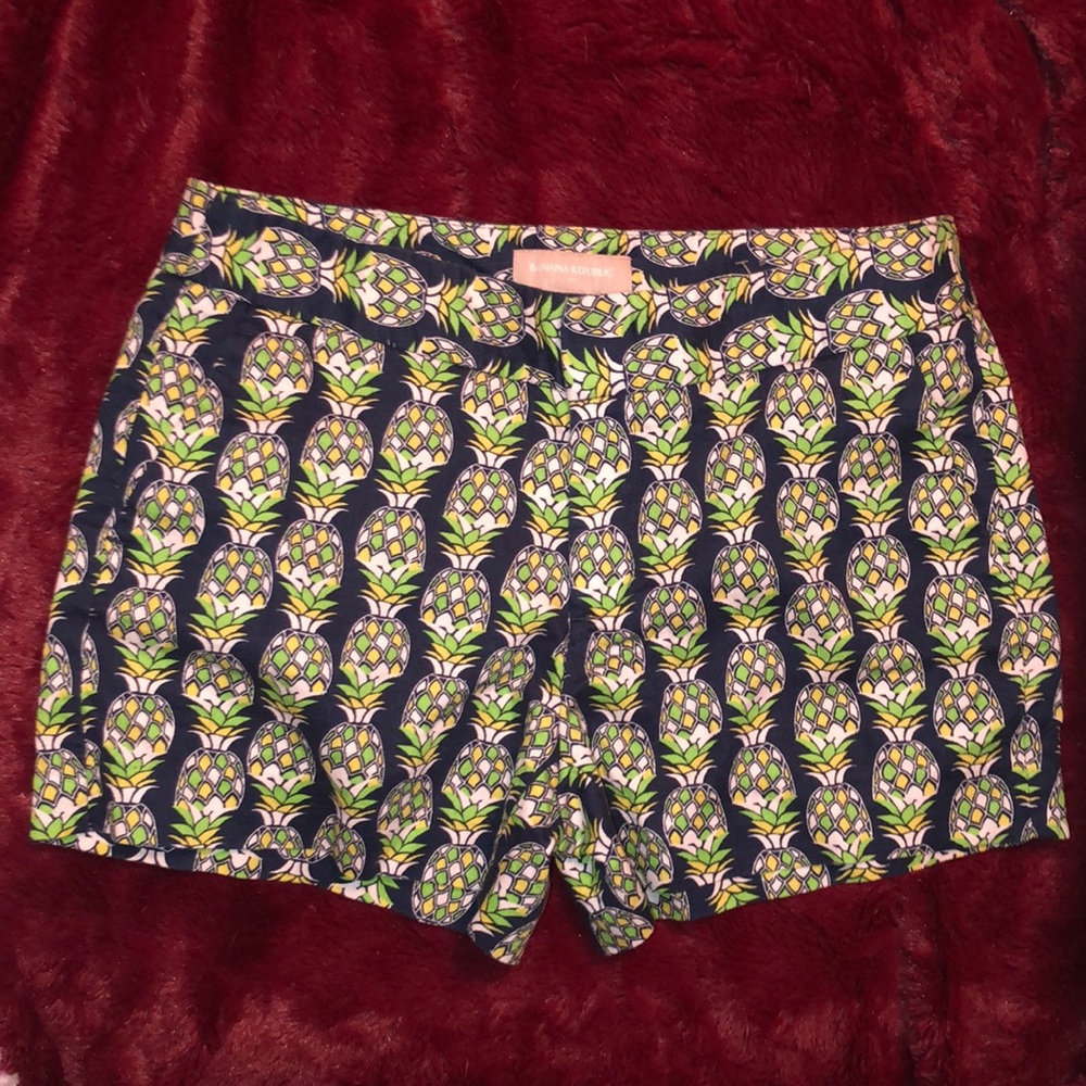 *NWOT- Pineapple designed Banana Republic shorts, size 2